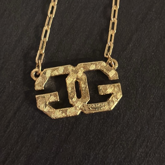 AUTH GIVENCHY EUC - Picture 3 of 5